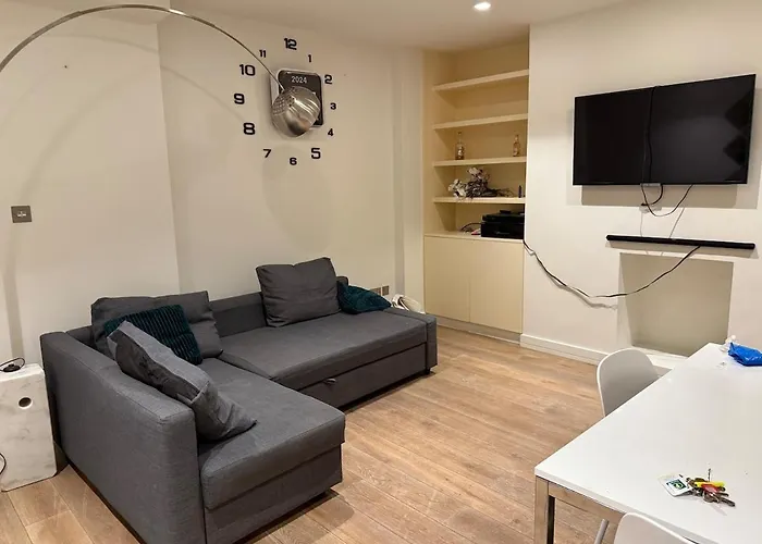2Br,2Br Flat In Earls Court, Kensington